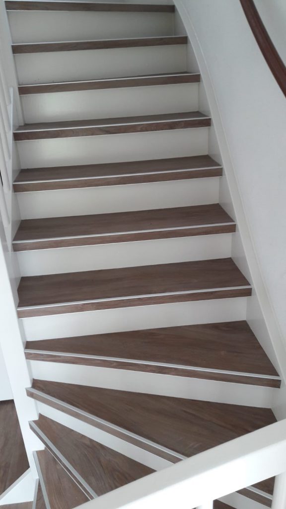 Dichte trap voorzien van PVC stroken - Schoonebeek