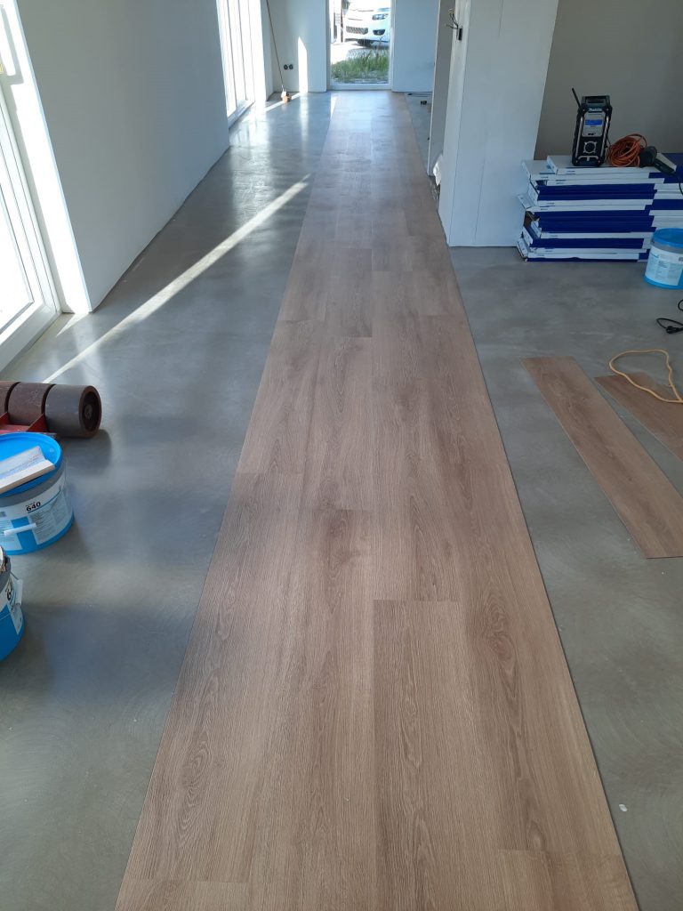 PVC mflor River Oak gelegd in Coevorden