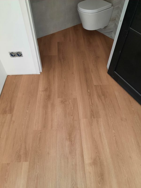 PVC mflor River Oak gelegd in Coevorden