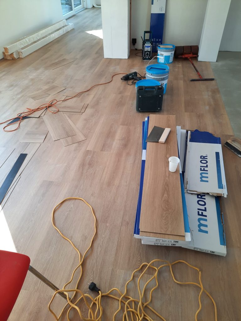 PVC mflor River Oak gelegd in Coevorden