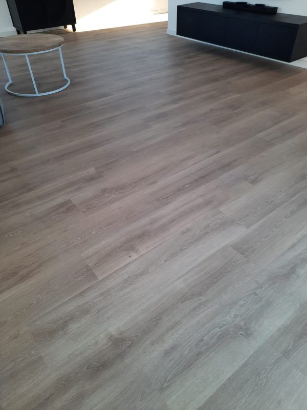 PVC mflor River Oak gelegd in Coevorden