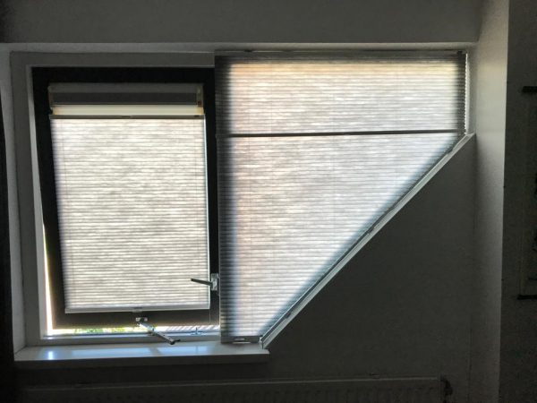 Zonwering voor schuine ramen gemonteerd in Schoonebeek